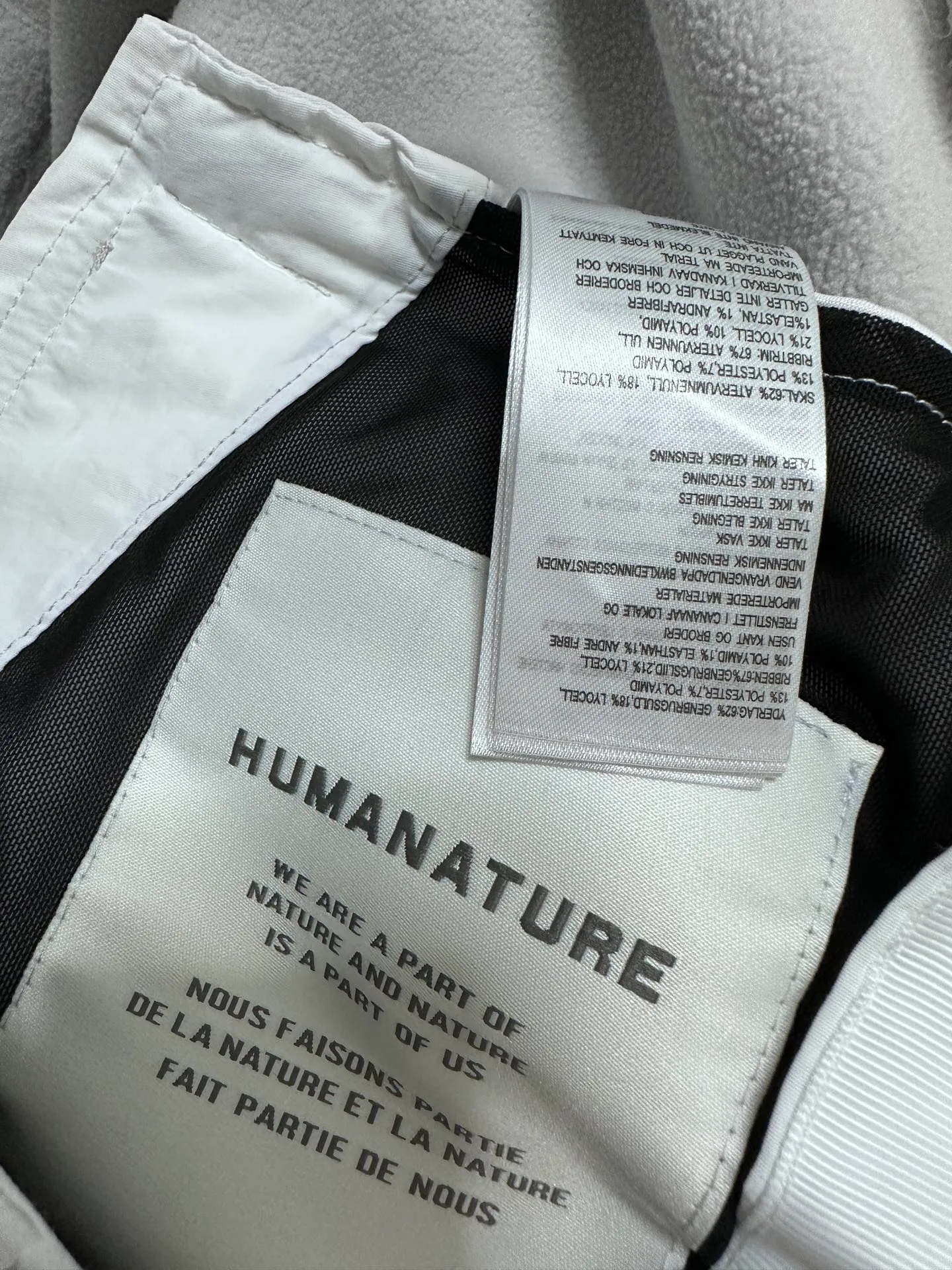 P600 [Canada Goose] Chilliwa 01 hooded wool fleece long-sleeved pilot #Canada Goose Chilliwa wool fleece pilot Canada goose Chilliwa Fce Bomber HUMANATURE, limited white label wool fleece. Light gray seems to be a color that is not available in every country. I like the white label. It is really high-end. Soft and comfortable, not heavy. Buyers who like it should hurry up😈 Size: S-XL